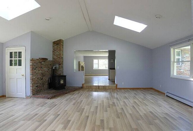 Building Photo - 694 Warren Stein Rd