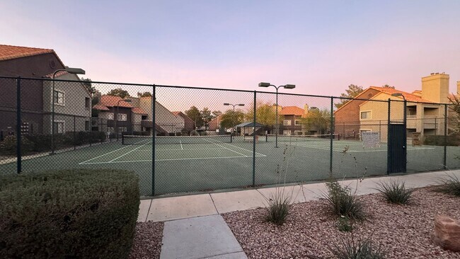 Foto del edificio - Executive Style 1 bedroom condo. SW Gated