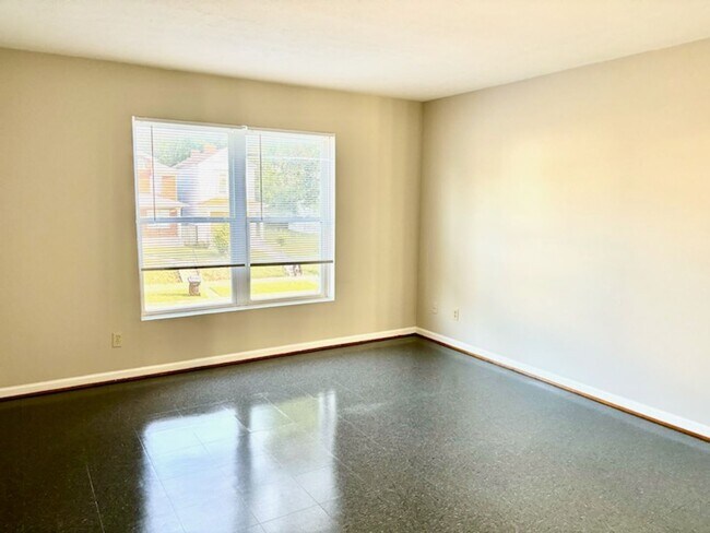 Foto del edificio - Spacious 1 BR in Portland- Section 8 accepted