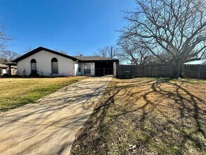 Building Photo - 800 Irwin Dr
