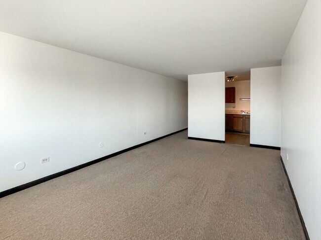 Building Photo - 607 W Wrightwood Ave