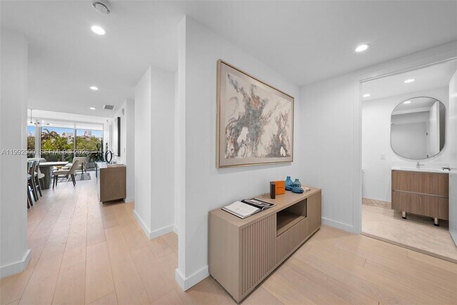 Foto del edificio - 9201 E Bay Harbor Dr