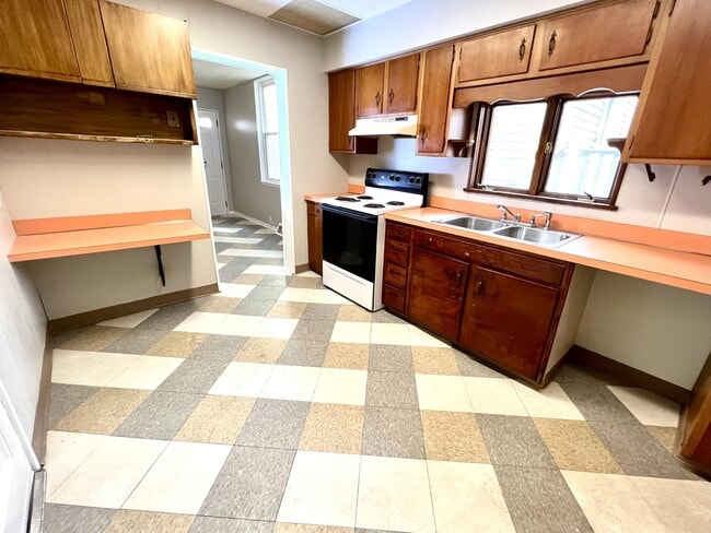 Building Photo - 1124 4th Ave