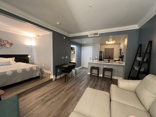 Foto del edificio - Meridian Fully Furnished Studio Condo - Re...
