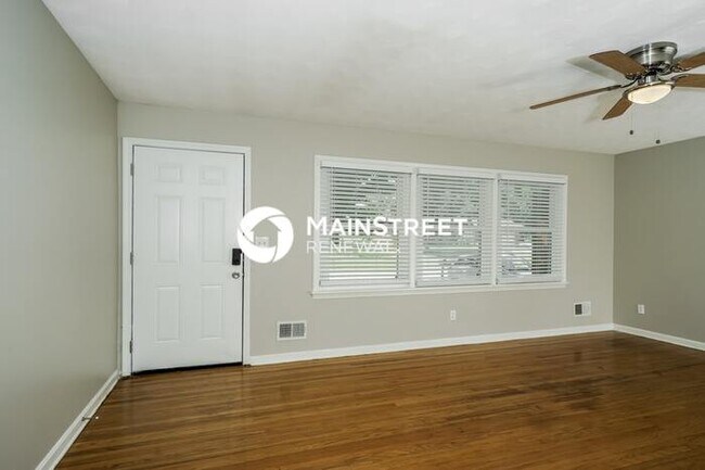 Foto del edificio - 3 Bedroom Pet-Friendly Home in LOUISVILLE, KY with Main Street Renewal