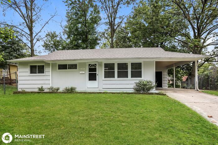 Primary Photo - 8364 BUDDIE DR, HAZELWOOD, MO 63042