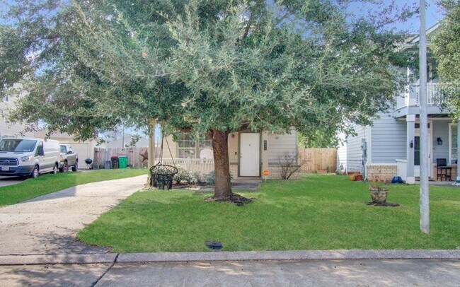 Foto del edificio - 6131 Scotchwood Dr