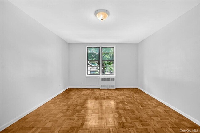 Foto del edificio - 37-30 73rd St