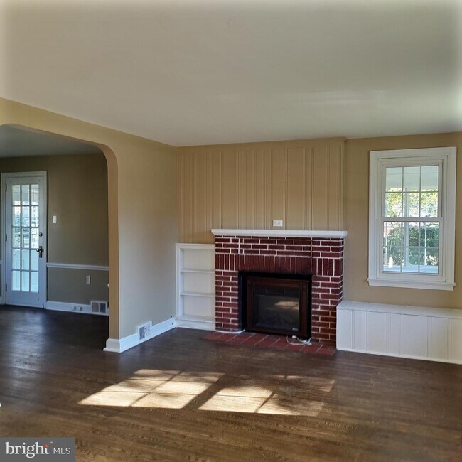 Building Photo - 2473 Bristol Rd