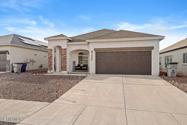 Building Photo - 14840 Tierra Escape Ave