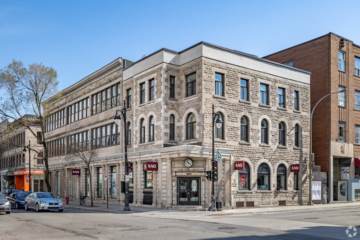 Building Street View - 3730 Saint-Laurent