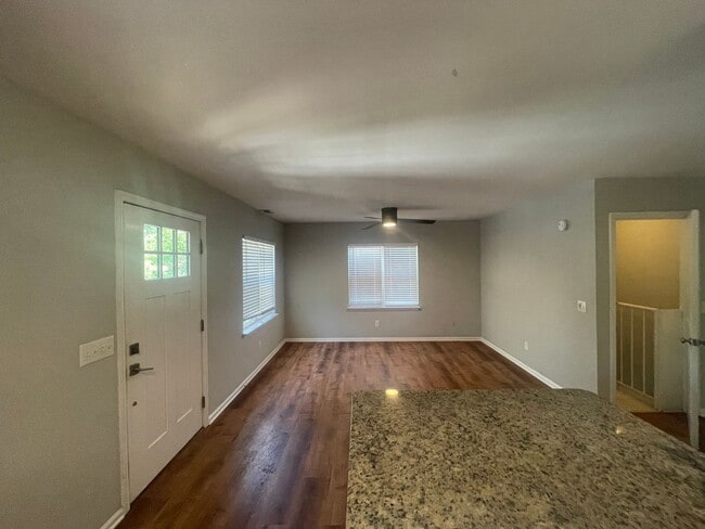 Foto del edificio - MOVE IN SPECIAL $500 Security Deposit, 1/2 off a month's rent with approved Credit background UNC...