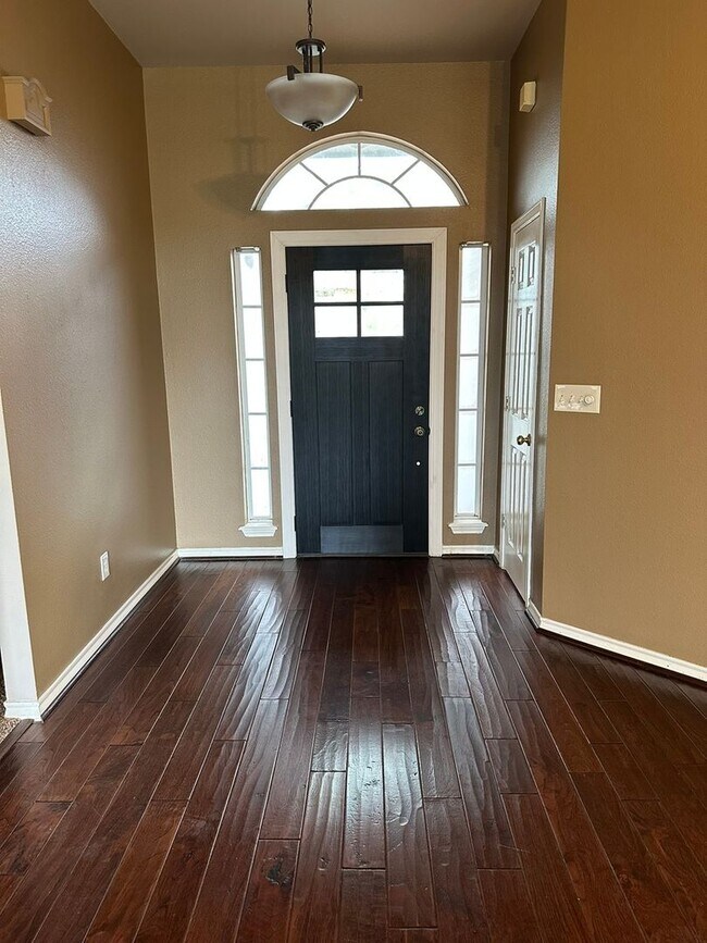 Building Photo - Spacious 4BR House in Corpus Christi