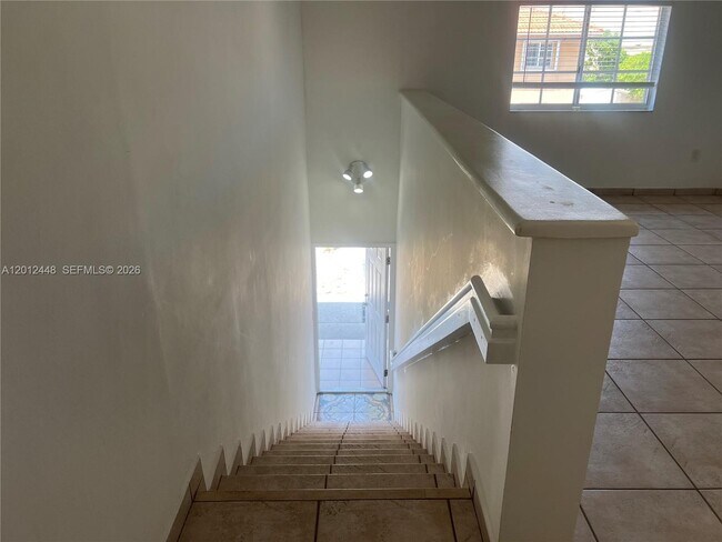 Building Photo - 2425 W 76th St