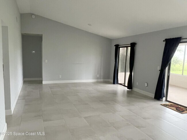 Foto del edificio - 761 Glencove Ave NW