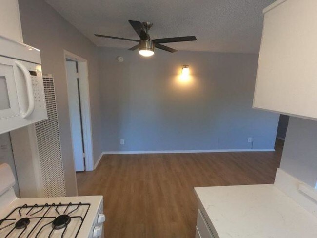 Building Photo - 1 bedroom in Valley Village CA 91607