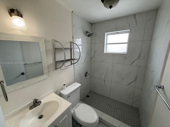 Foto del edificio - 1285 W 26th Pl
