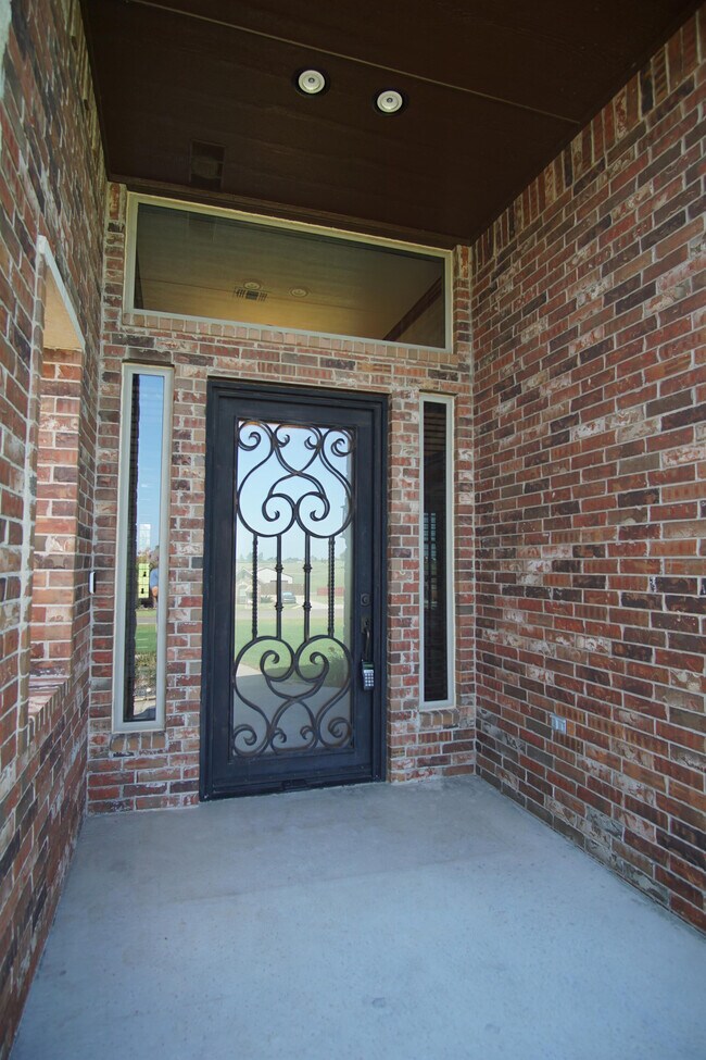 Building Photo - 15415 Coral Creek Ln