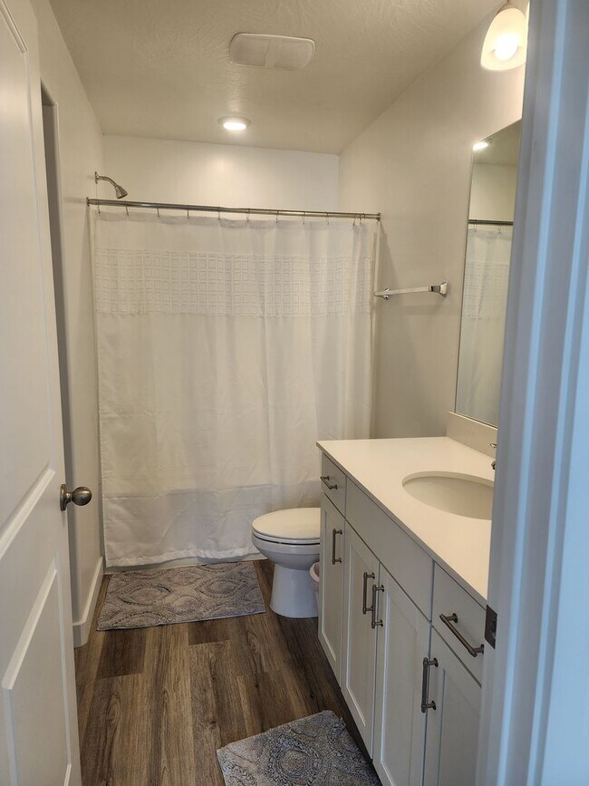 Foto del edificio - Northfield Townhome for Rent $1880 mo.