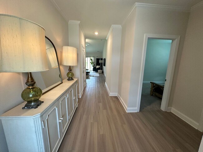 Building Photo - Charming Ranch Home w/Flex Space