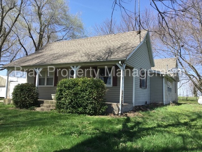 Building Photo - Home in Clever across from the High School!