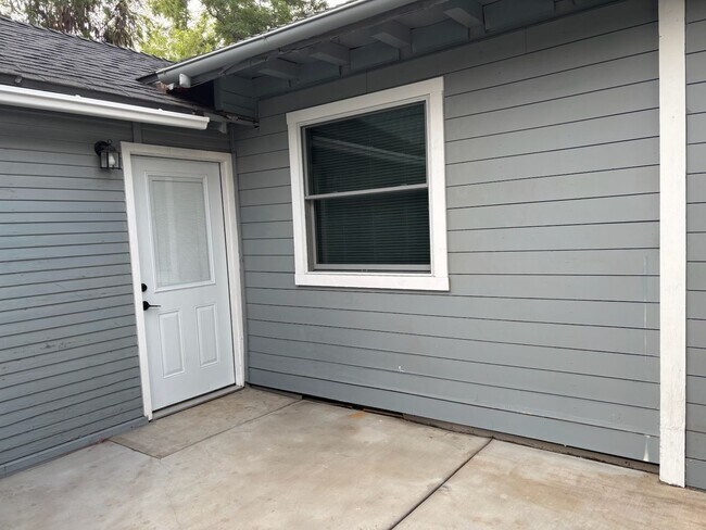 Foto del edificio - 3488 2nd St