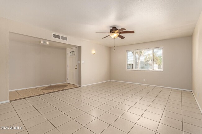 Foto del edificio - 1887 E Palmcroft Dr