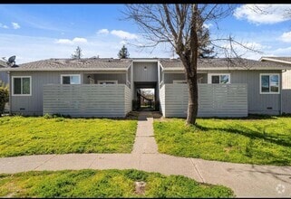 Building Photo - 2571 Kenton Ct