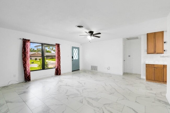 Foto del edificio - 10625 Bresslyn Blvd