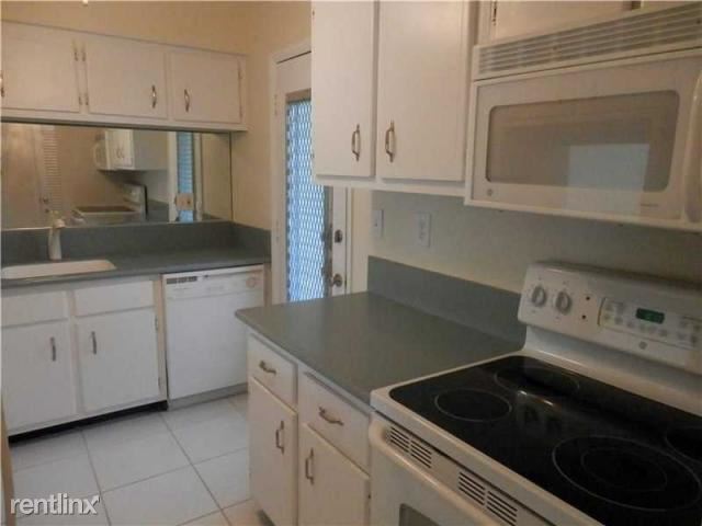 Building Photo - 2760 Banyan Rd