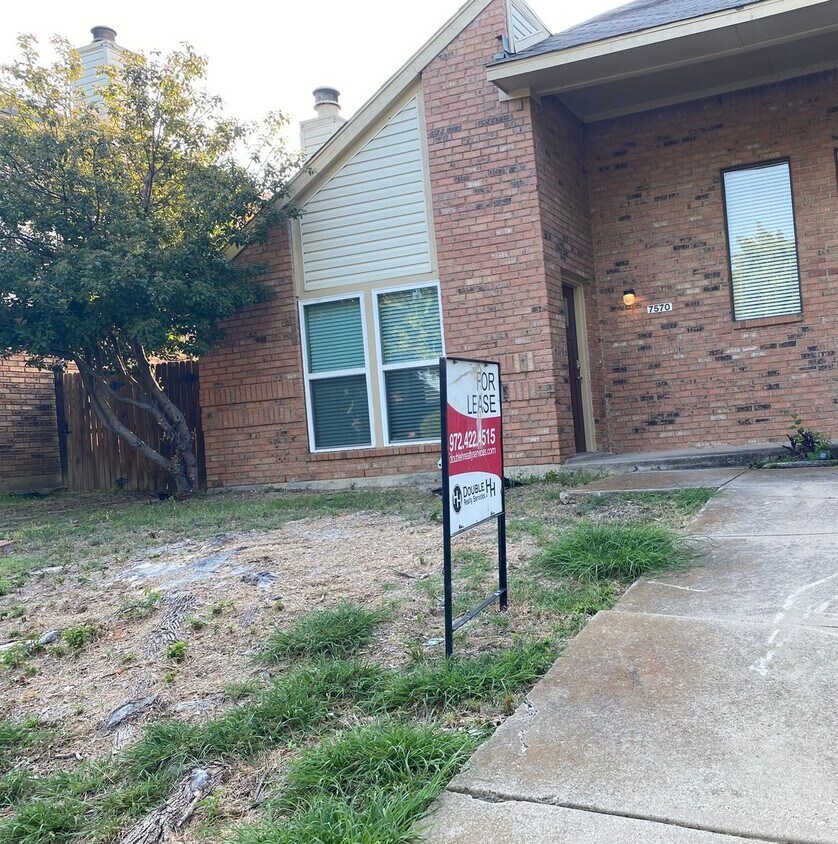 Foto principal - 7570 Kings Ridge Rd