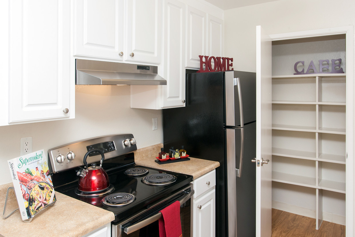 Spacious Kitchen w/ Pantry - Evelyn Gardens