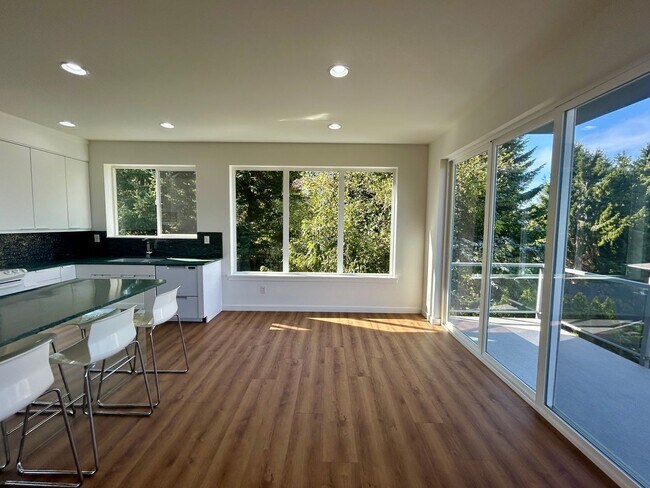 Building Photo - 8761 Semiahmoo Dr