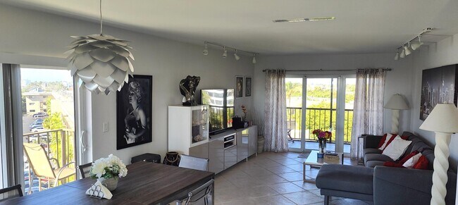 Foto del edificio - 3605 S Ocean Blvd