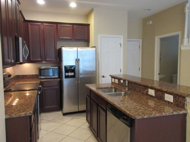 Building Photo - Available Now! Oviedo 3 bedroom 2.5 bath t...
