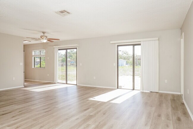 Foto del edificio - 7574 Mesa St
