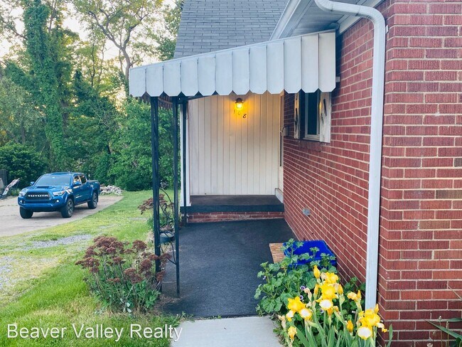Building Photo - 3 br, 1 bath House - 108 Sawyer