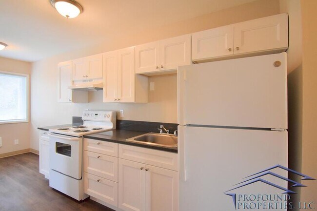 Building Photo - 708 NE 99th Ave