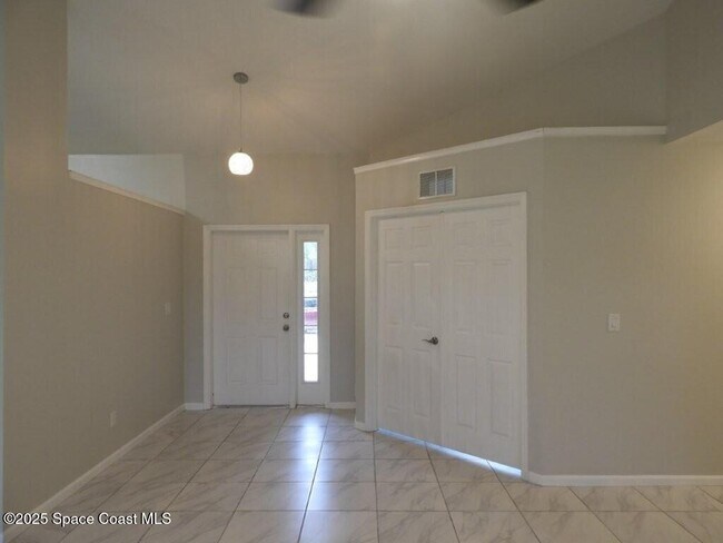 Foto del edificio - 394 Mott St SW