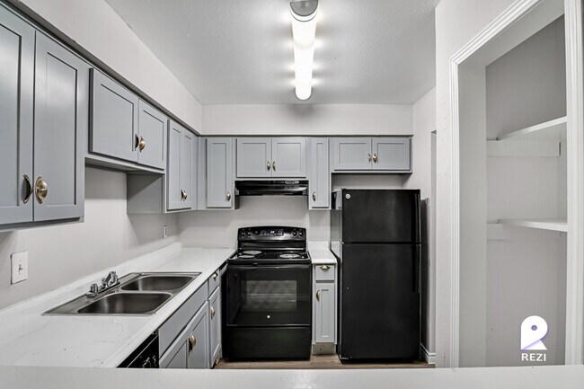 Foto del edificio - 11810 Algonquin Dr