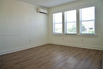 Building Photo - 501 SW 6th Ct