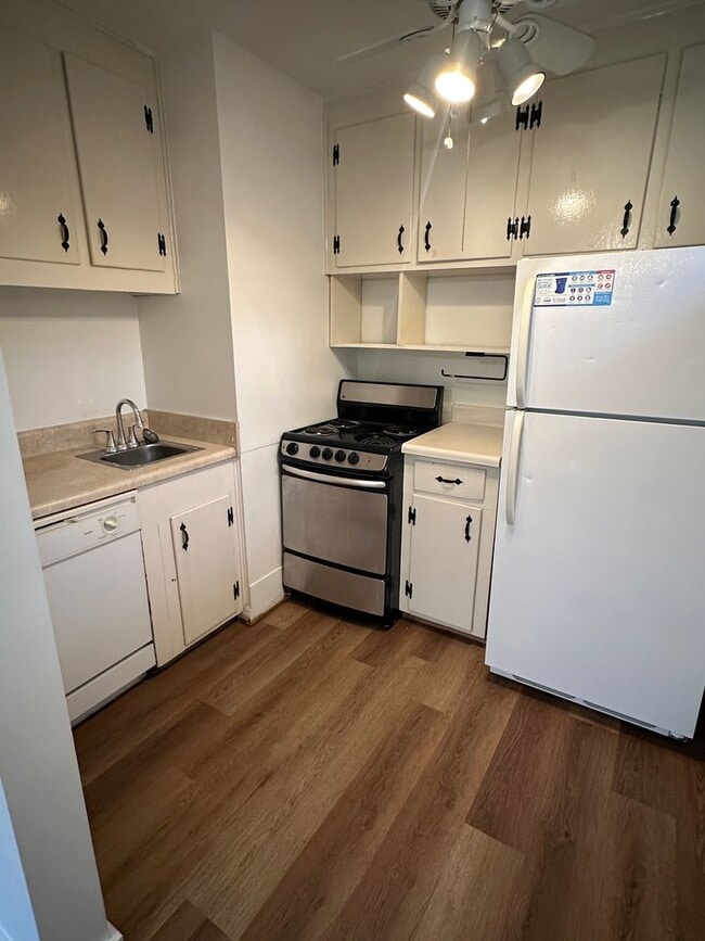 Building Photo - 722 Holly St