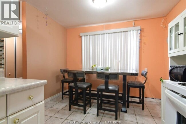 Building Photo - 5468 Lassaline Ave