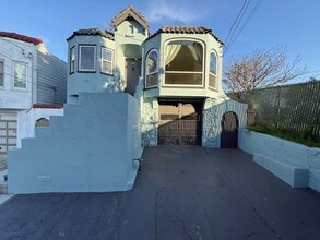 Building Photo - 461 Peninsula Ave