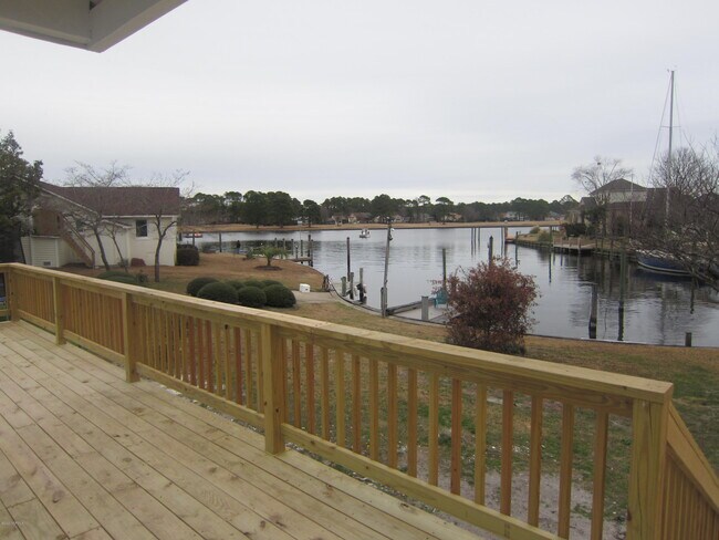 Building Photo - 6206 Gondolier Dr