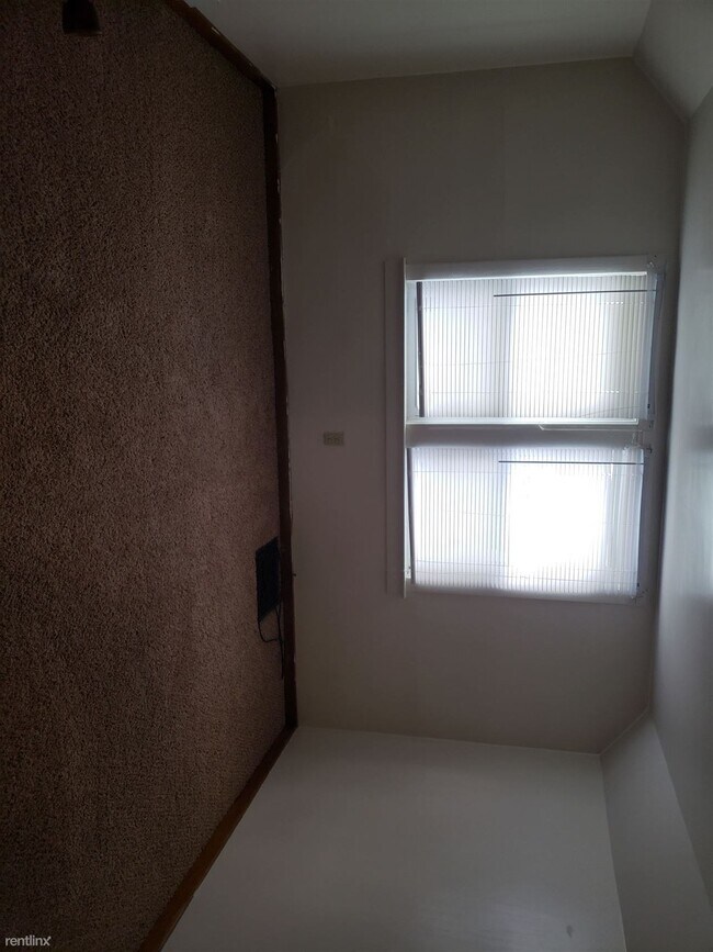Foto del edificio - 4 br, 1 bath House - 7875 Bay Rd