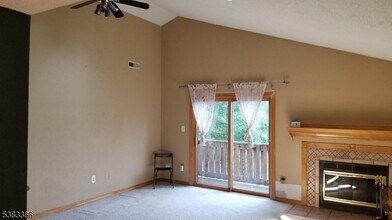 Building Photo - 2121 Ravens Crest Dr