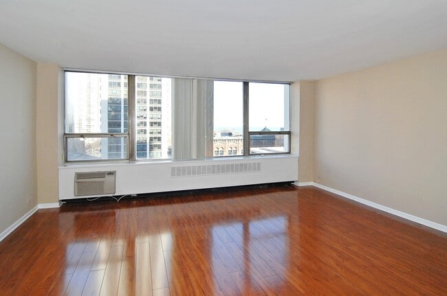 Building Photo - 1460 N Sandburg Terrace