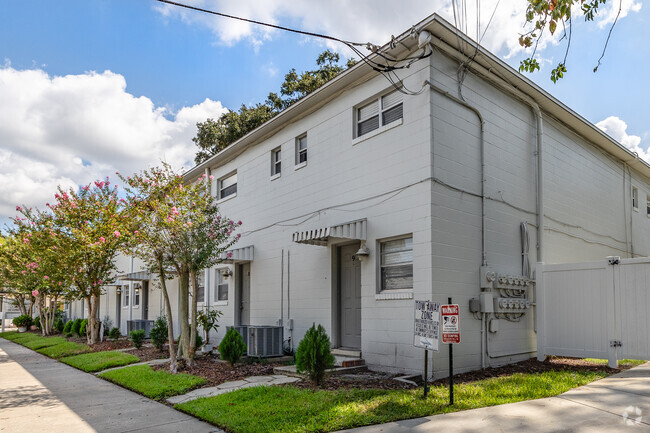 Building - Courtyard Apartments