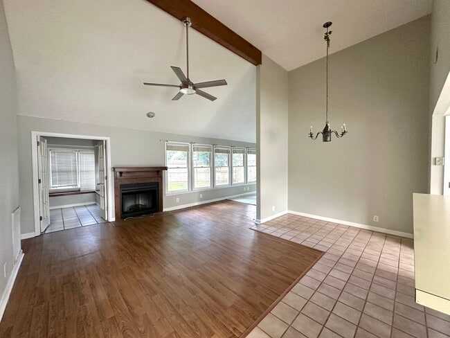 Building Photo - NEW STAINLESS APPLIANCES COMING!!  Renovat...